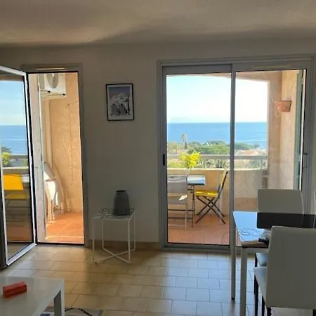 Le Bleu Apartment *